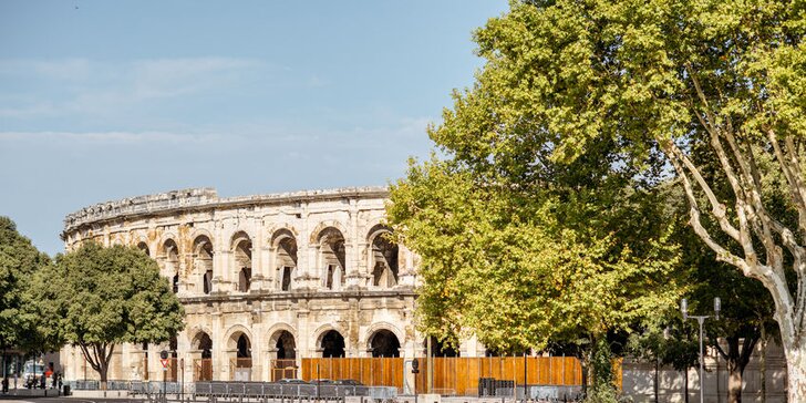 Poznejte historické klenoty Provence: antické památky, hrad na skále i papežský Avignon