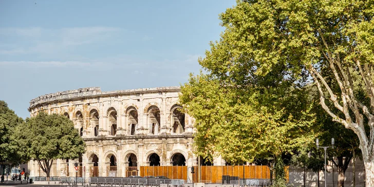 Poznejte historické klenoty Provence: antické památky, hrad na skále i papežský Avignon