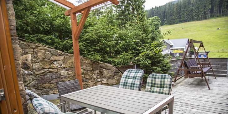 Relax v Harrachově: pobyt v apartmánu s polopenzí pro rodiny i partu přátel