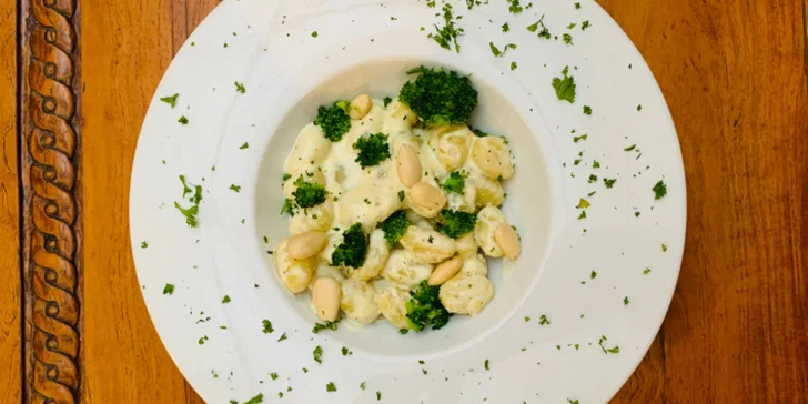 Ratatouille, gnocchi či smažený sýr, kachna, svíčková nebo guláš a dezert pro 1 nebo 2 osoby