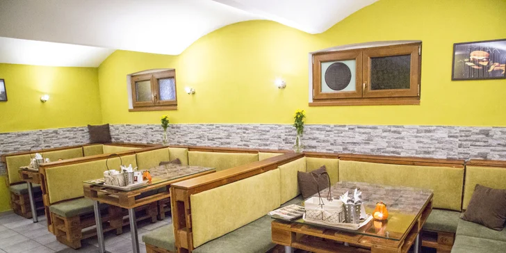 Svačina do ruky: burger Hovězák s 50 g masa, hranolky nebo salát a pití