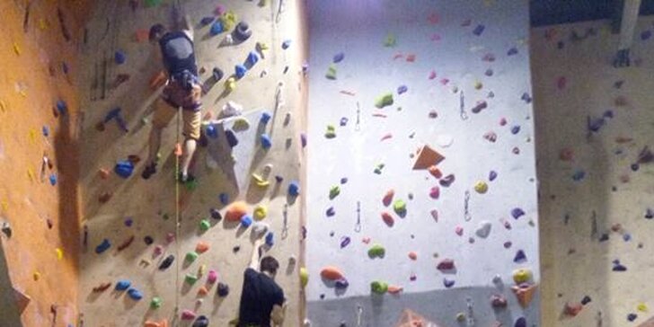 Dvouhodinové lezení na navijáku na umělé stěně pro 1 i 2 osoby