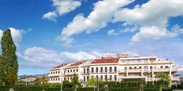 Luxusní hotel ve slunné Dalmácii: polopenze i neomezený wellness