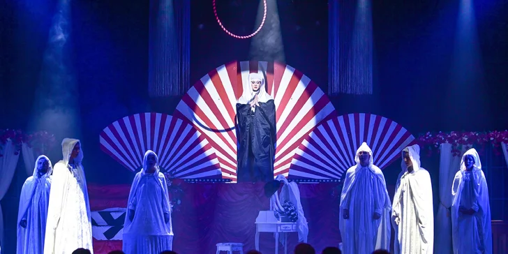 Dvě vstupenky na jedinečné varieté vystoupení Kabaretní Féerie