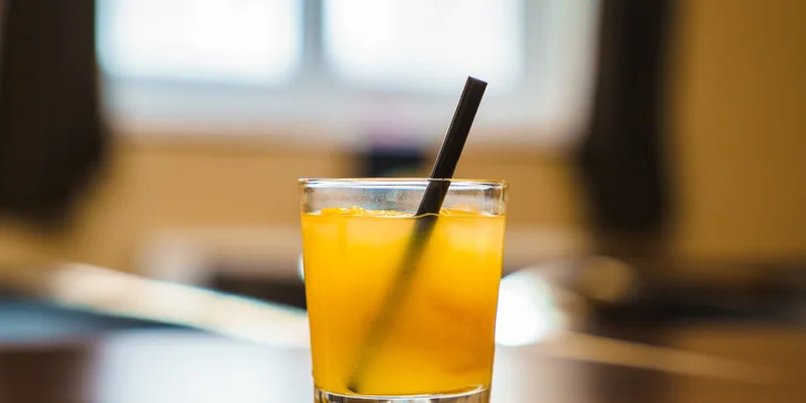 Párová relaxace v naprostém soukromí: privátní vířivka, koktejl i sleva do restaurace