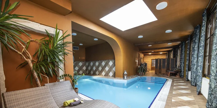 Romantika pro dva: 30 nebo 60 min. ve vířivce, která je součástí salonu Ban Thai Massage