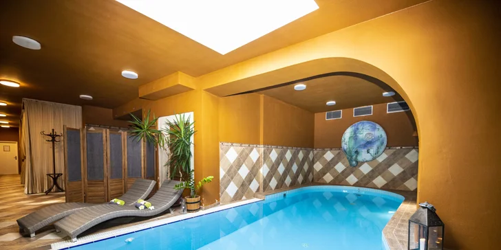 Romantika pro dva: 30 nebo 60 min. ve vířivce, která je součástí salonu Ban Thai Massage
