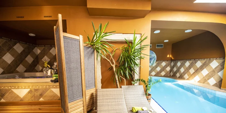 Romantika pro dva: 30 nebo 60 min. ve vířivce, která je součástí salonu Ban Thai Massage