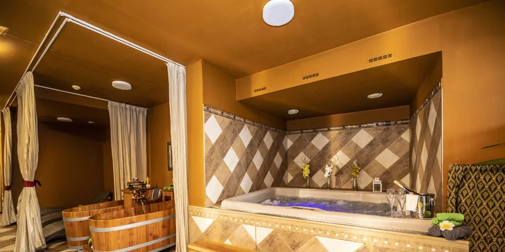 Romantika pro dva: 30 nebo 60 min. ve vířivce, která je součástí salonu Ban Thai Massage