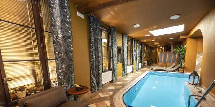 Romantika pro dva: 30 nebo 60 min. ve vířivce, která je součástí salonu Ban Thai Massage