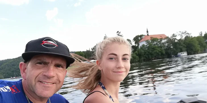 Tryskový let nad vodou: junior flyboard pro děti ve věku 12–15 let