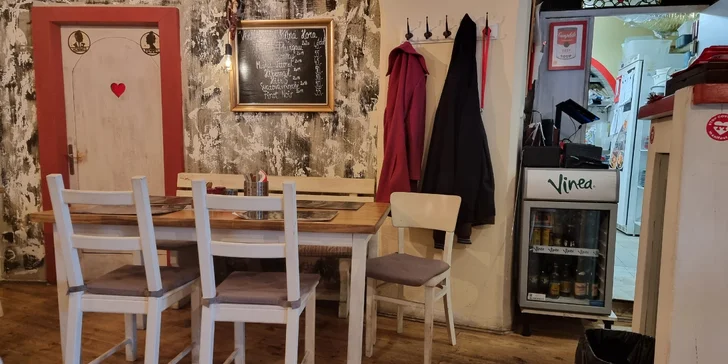 Burger s hovězím, trhaným krůtím nebo vege a hranolky pro 1 osobu