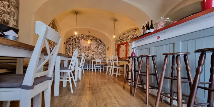 Burger s hovězím, trhaným krůtím nebo vege a hranolky pro 1 osobu
