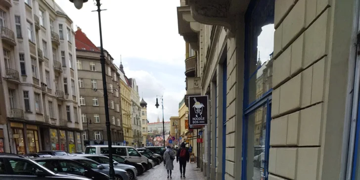 Rychlé a dobré jídlo: klasický nebo speciální noodle box podle výběru