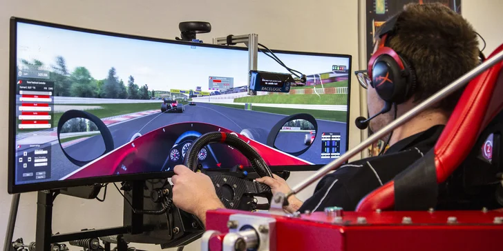 Vstup na pohyblivé závodní simulátory v unikátním racing centru pro 1–3 osoby