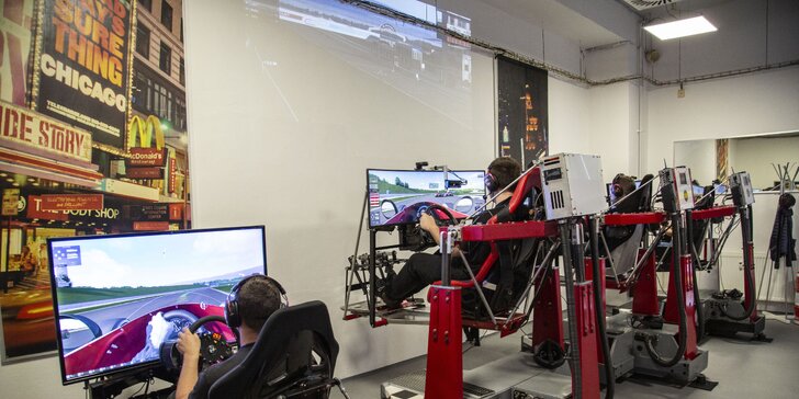 Hodina na pohyblivých závodních simulátorech v unikátním racing centru pro 1–3 osoby