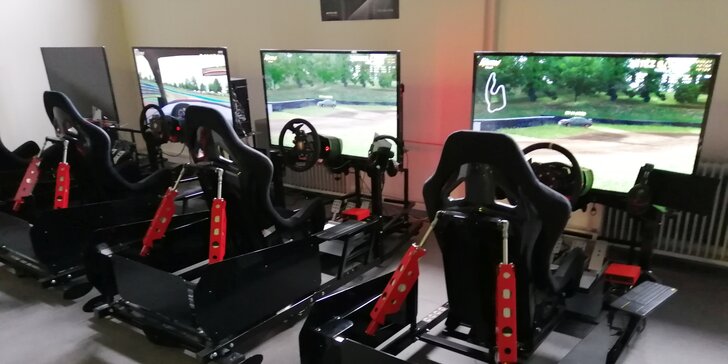 Vstup na pohyblivé závodní simulátory v unikátním racing centru pro 1–3 osoby