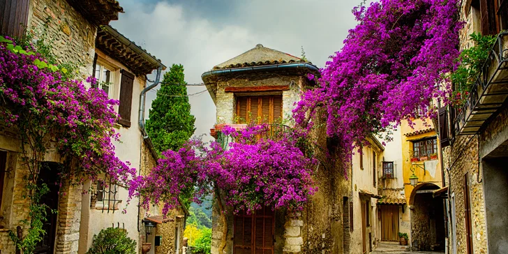 Poznejte historické klenoty Provence: antické památky, hrad na skále i papežský Avignon