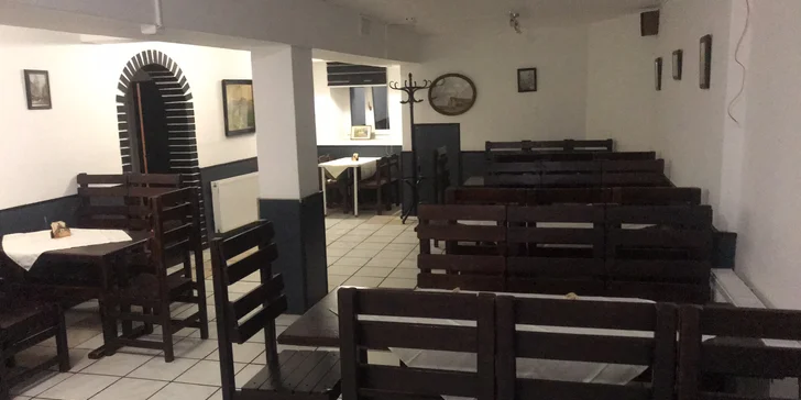 300 nebo 500g nenamíchaného tataráku a neomezené množství topinek