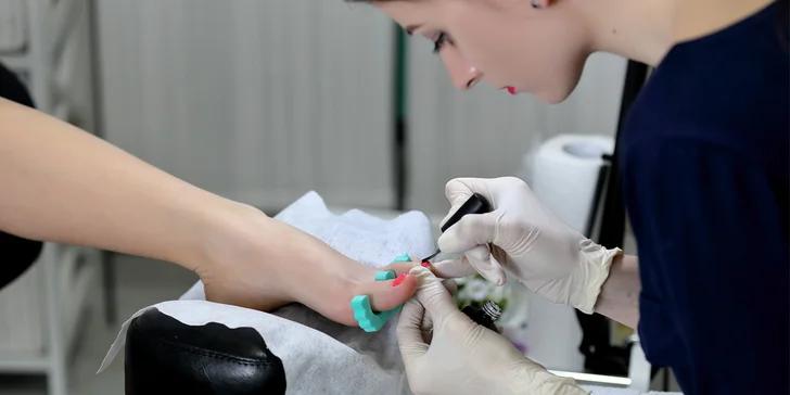 Luxusní spa pedikúra pro muže a ženy i s možností gel laku