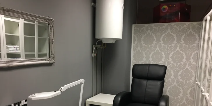Péče o nehty: manikúra, gel lak nebo P-Shine v útulném salónu
