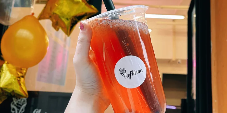 Velký bubble tea: studený či teplý, ovocný nebo mléčný, kuličky různých chutí