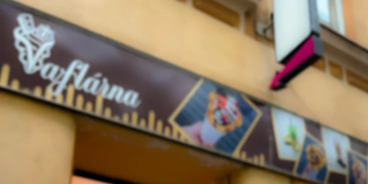 Sestavte si vlastní vafli s pořádnou porcí šlehačky, ovoce a dalších dobrot