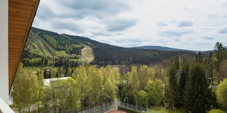 Sport i odpočinek v Harrachově: neomezený wellness, dětský klub a polopenze