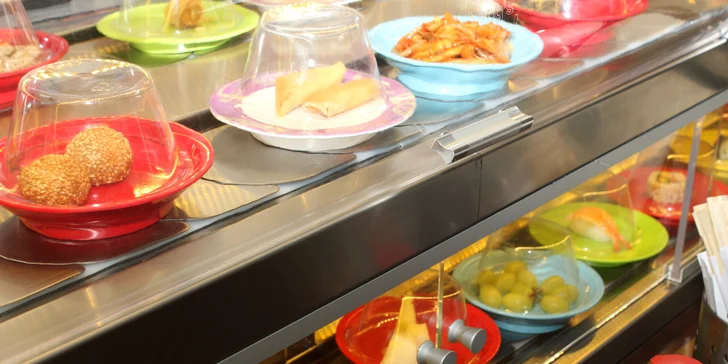 2hod. asijská hostina: running sushi plné dobrot pro dospělého