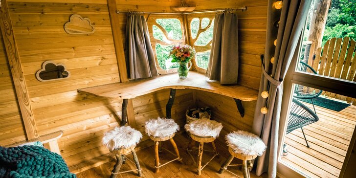 Pobyt se snídaní až pro 4 osoby v plně vybaveném treehousu na jihu Čech: žádné Wi-Fi, jen božský klid a sauna