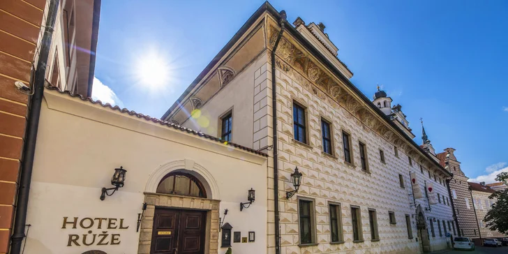 Romantika pro dva: 30 nebo 60 min. ve vířivce, která je součástí salonu Ban Thai Massage