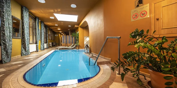 Romantika pro dva: 30 nebo 60 min. ve vířivce, která je součástí salonu Ban Thai Massage