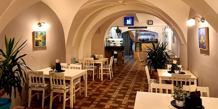 Otevřený voucher v hodnotě 250–1000 Kč na veškeré jídlo i pití v Mama's Café & Bistro