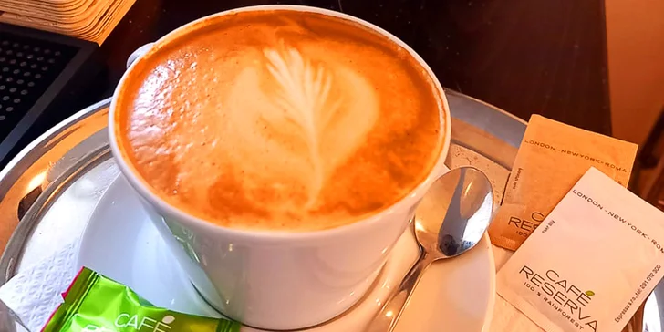 Otevřený voucher v hodnotě 250–1000 Kč na veškeré jídlo i pití v Mama's Café & Bistro