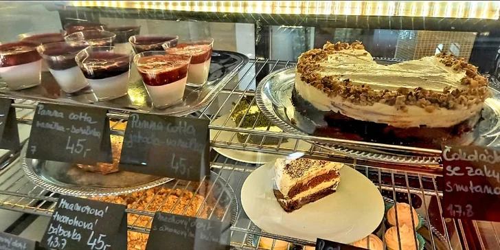 Otevřený voucher v hodnotě 250–1000 Kč na veškeré jídlo i pití v Mama's Café & Bistro