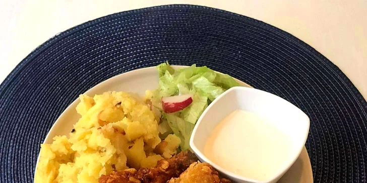 Otevřený voucher v hodnotě 250–1000 Kč na veškeré jídlo i pití v Mama's Café & Bistro