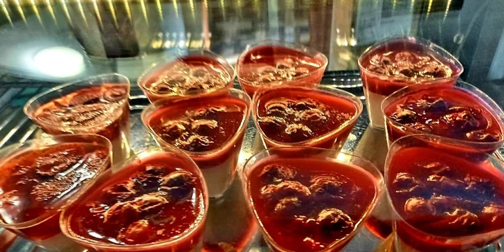 Otevřený voucher v hodnotě 250–1000 Kč na veškeré jídlo i pití v Mama's Café & Bistro