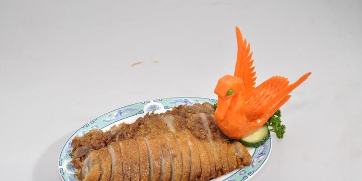 Tajemná chuť a skvělé výhledy – čínské menu pro 2 podávané v 18. patře