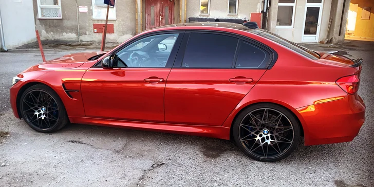 BMW M3 Competition: spolujízda i řízení na letištní dráze