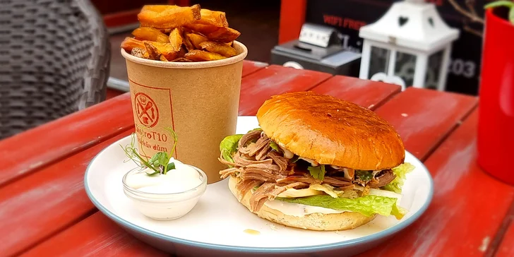 Burger s hovězím, trhaným krůtím nebo vege a hranolky pro 1 osobu