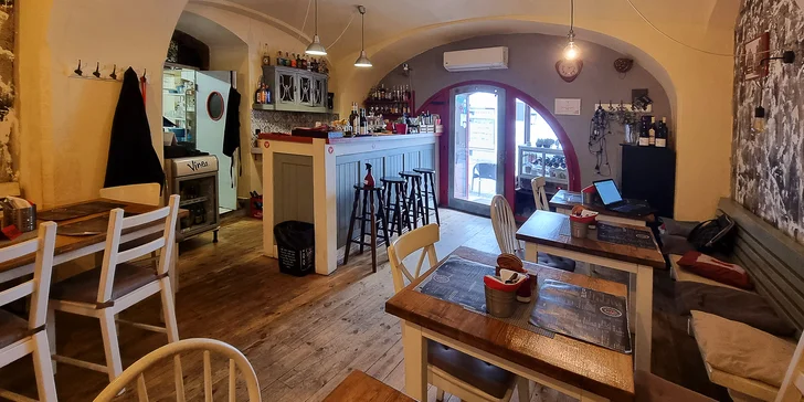 Burger s hovězím, trhaným krůtím nebo vege a hranolky pro 1 osobu