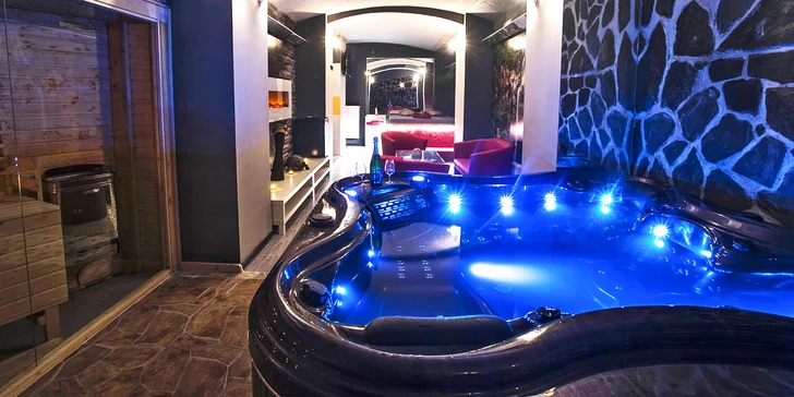 Romantika v privátním wellness: krb, sauna a vířivka na 2 hod. až celou noc