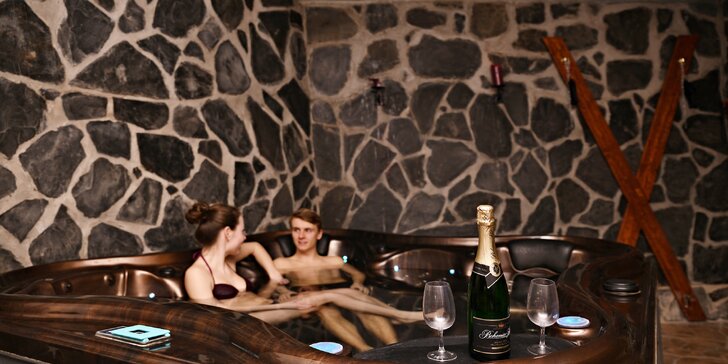 Romantika v privátním wellness: krb, sauna a vířivka na 2 hod. až celou noc