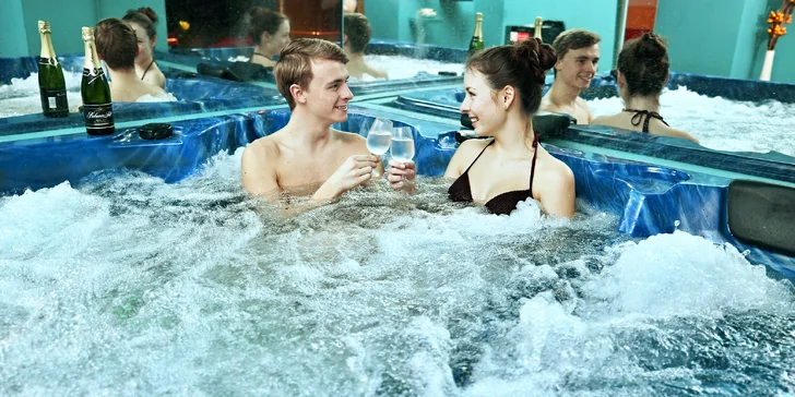 Romantika v privátním wellness: krb, sauna a vířivka na 2 hod. až celou noc