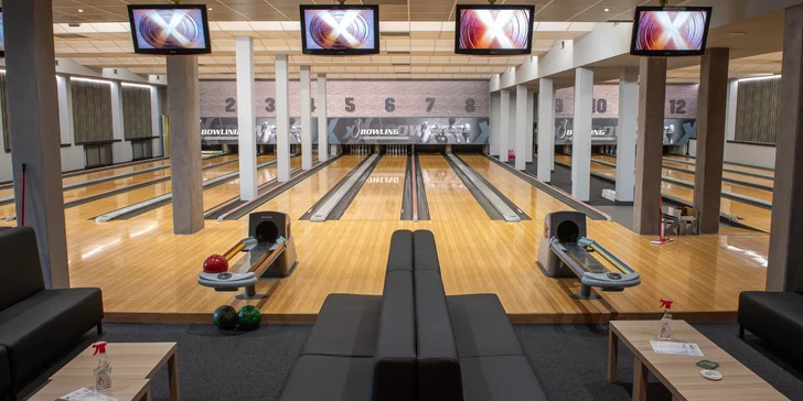 Hodina aktivní zábavy: bowling i se zapůjčením bot až pro 6 hráčů