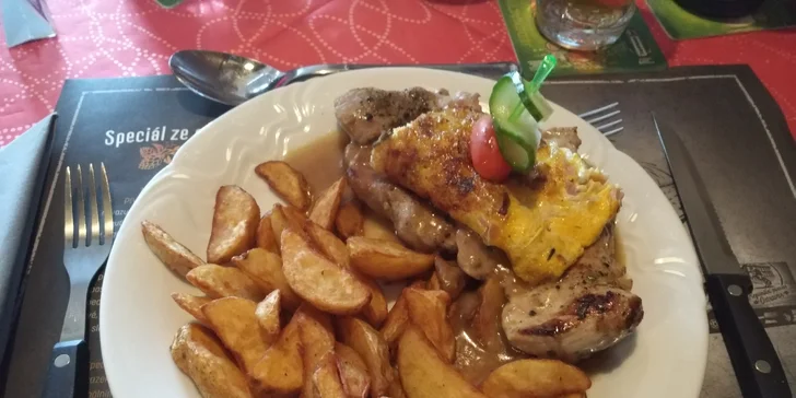 Hollywood menu pro dva: steak, americké brambory a palačinky s kávou
