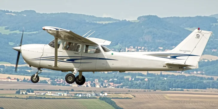 Vzhůru do oblak: Seznamovací lety Cessnou pro tři osoby v délce 30-60 minut