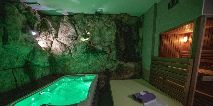 Romantický wellness balíček podle výběru: 120 min. privátního relaxu i se sektem