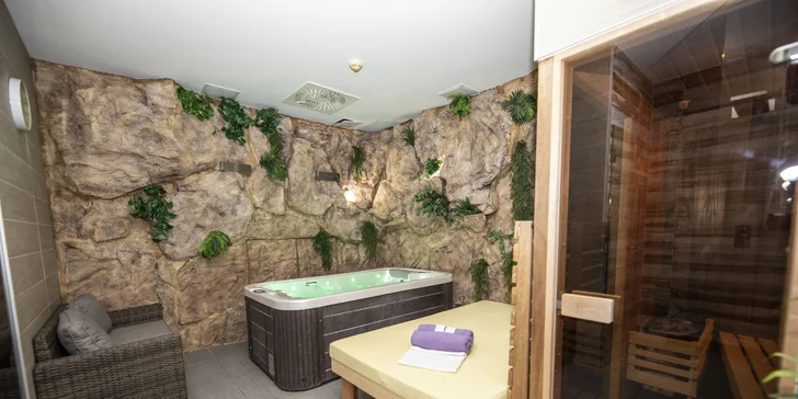 Romantický wellness balíček podle výběru: 120 min. privátního relaxu i se sektem