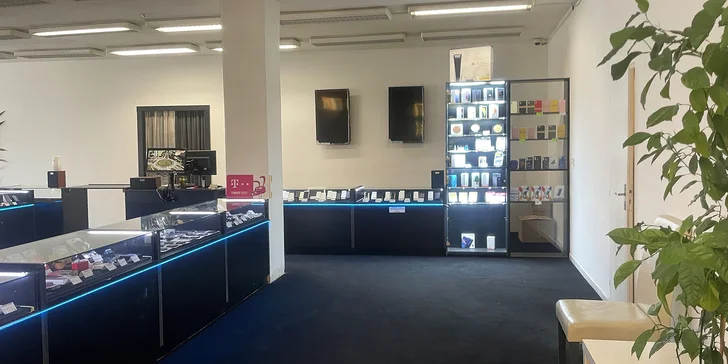 Nano obal na mobil, chytré hodinky nebo displeje fotoaparátů: sám se regeneruje a nepraskne